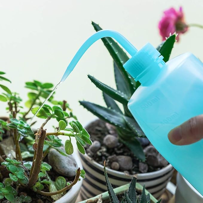Squeeze Bottles Succulent Watering Bottle 500ml Blue Water Squirt Irrigation Bottle Squeeze Sprinkling Can Plastic Wash Plant Bottle 2pc