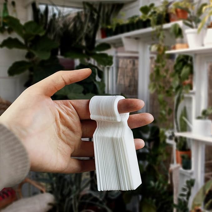 MHY 200 Pcs Thick Plastic Labels - Waterproof Garden Plant Tags - 4.3 inch Color Hanging Markers for Potted Plants, Nurseries, Trees, Gardening (Red)