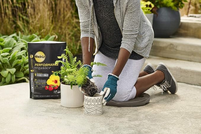Miracle-Gro Performance Organics All Purpose Container Mix, 6 qt. - Organic, All Natural Plant Soil - Feed for up to 3 Months - All-Purpose Formula for Vegetables, Flowers and Herbs, 2-Pack
