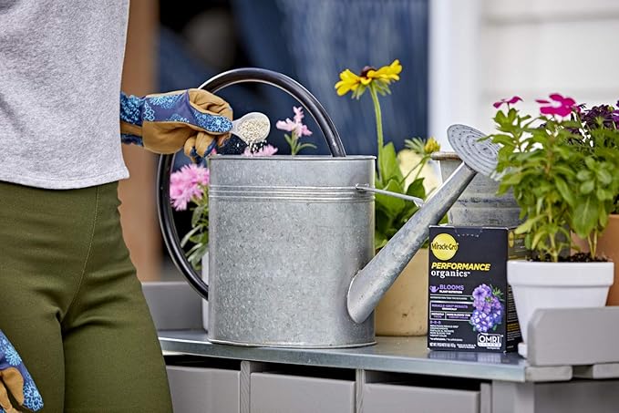 Miracle-Gro Performance Organics Blooms Plant Nutrition - Plant Food with Organic Ingredients Feeds Instantly, for Flowering Plants, Apply Every 7 Days for a Beautiful Garden, 1 lb.