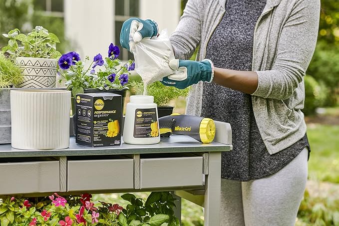 Miracle-Gro Performance Organics Garden Feeder, 12 oz. - Includes First Feeding of Miracle-Gro Performance Organics Plant Nutrition Inside - Feed Vegetables, Flowers and Herbs While Watering