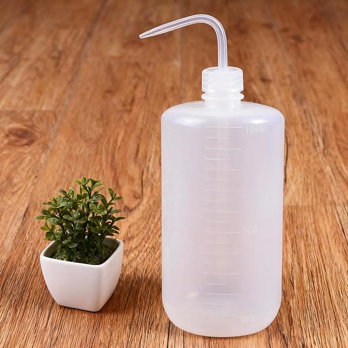 Wash Bottles 250ml/500ml/1000ml Plastic Squeeze Bottle with Scale Labels Watering Tools for Indoor Plants Cleaning Washing, White, Polyethylene Material (1000ml)