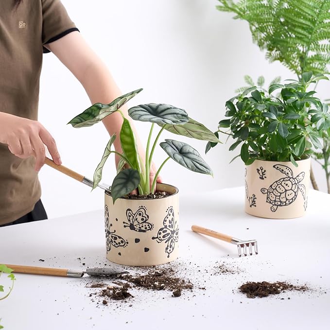 STHIE 5 Inch Ceramic Plant Pots with Drainage Holes, Small Round Flower Pots for Indoor Plant, Unique Animal Flower Planters (Octopus)