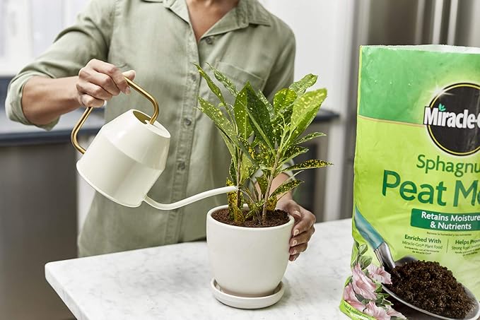 Miracle-Gro Sphagnum Peat Moss - Enriched with Plant Food, Add to Potting Mix and Native Soil, 8 qt. (2-Pack)