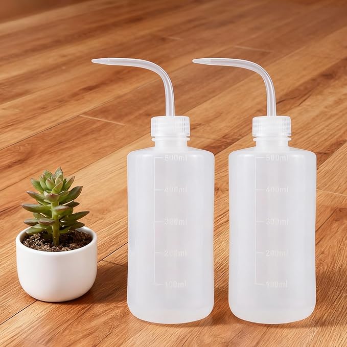 Wash Bottles 250ml/500ml/1000ml Plastic Squeeze Bottle with Scale Labels Watering Tools for Indoor Plants Cleaning Washing, White, Polyethylene Material (500ml)