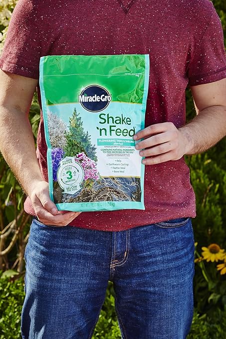 Miracle-Gro Shake 'N Feed Flowering Trees & Shrubs Plant Food, Plant Fertilizer, 8 lbs. (4-Pack)