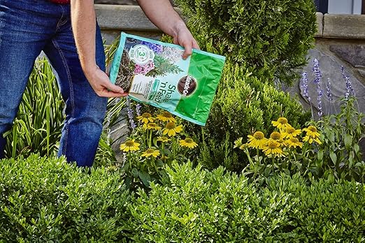 Miracle-Gro Shake 'N Feed Flowering Trees & Shrubs Plant Food, Plant Fertilizer, 8 lbs. (4-Pack)