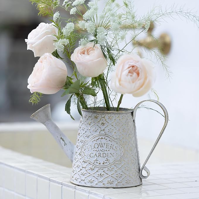 Vintage Metal Watering Can with Handle Rustic Farmhouse Watering Can Flower Pot Distressed Decorative Planter Retro Gardening Flower Bucket for Home Indoor Outdoor Garden Balcony Courtyard