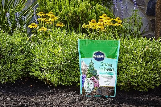 Miracle-Gro Shake 'N Feed Flowering Trees & Shrubs Plant Food, Plant Fertilizer, 8 lbs. (4-Pack)