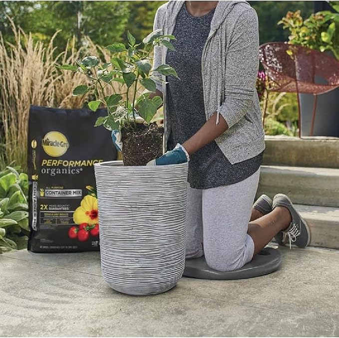Miracle-Gro 10 Pack Performance Organics All Purpose Container Mix with Natural and Organic Ingredients, Feeds Container Grown Vegetables, Flowers and Herbs for up to 3 Months, 1 cu. ft.