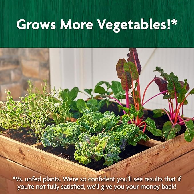 Miracle-Gro Organic Raised Bed and Garden Soil with Quick Release Natural Fertilizer, Peat Free, Feeds Plants Up to 2 Months, OMRI Listed, 1 cu. ft.