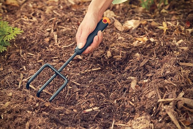 Fiskars Ergo Cultivator, Length 30.5cm, Rust-Resistant Steel Head/Plastic Handle, Black/Orange, 1027019