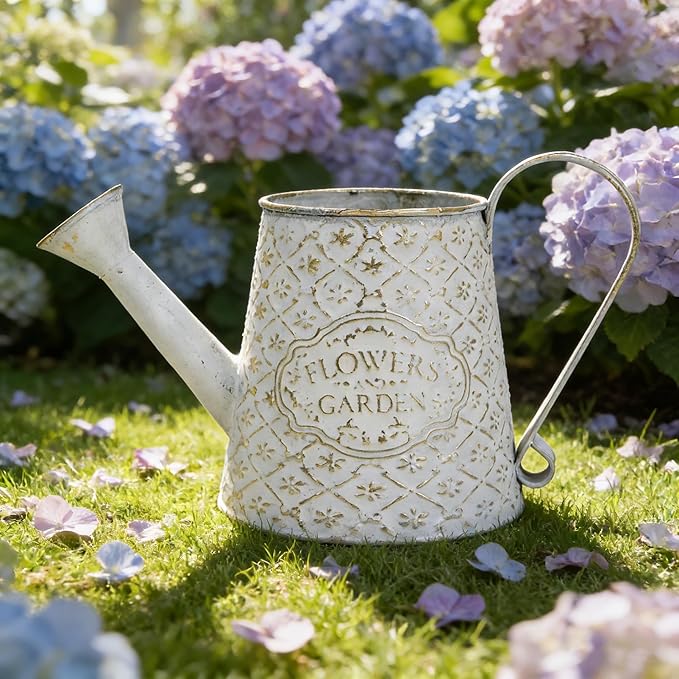 Vintage Metal Watering Can with Handle Rustic Farmhouse Watering Can Flower Pot Distressed Decorative Planter Retro Gardening Flower Bucket for Home Indoor Outdoor Garden Balcony Courtyard